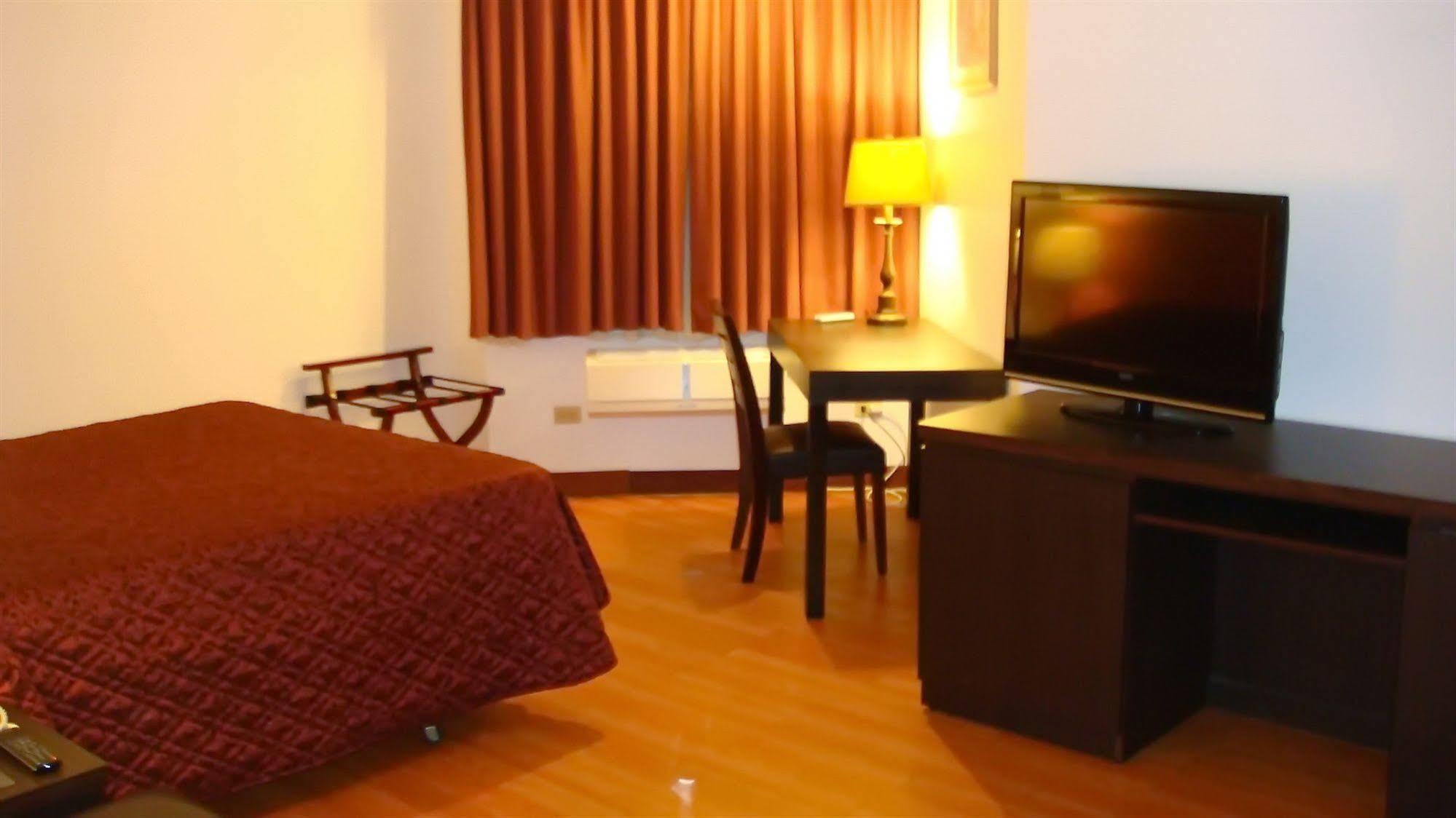 Grand Plaza Hotel Tumon Bagian luar foto
