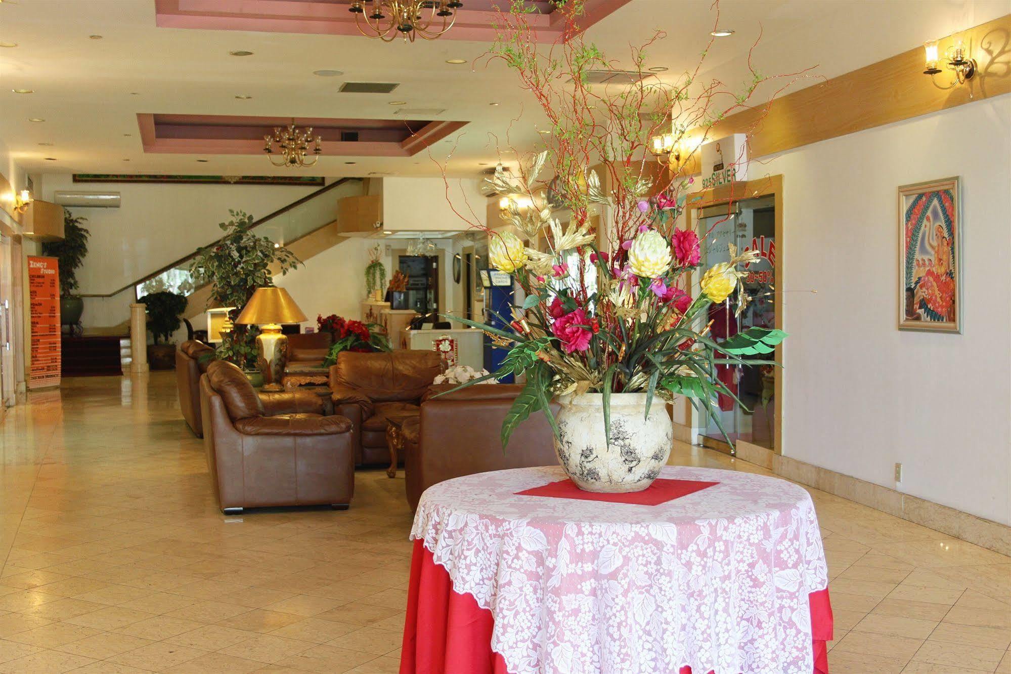 Grand Plaza Hotel Tumon Bagian luar foto